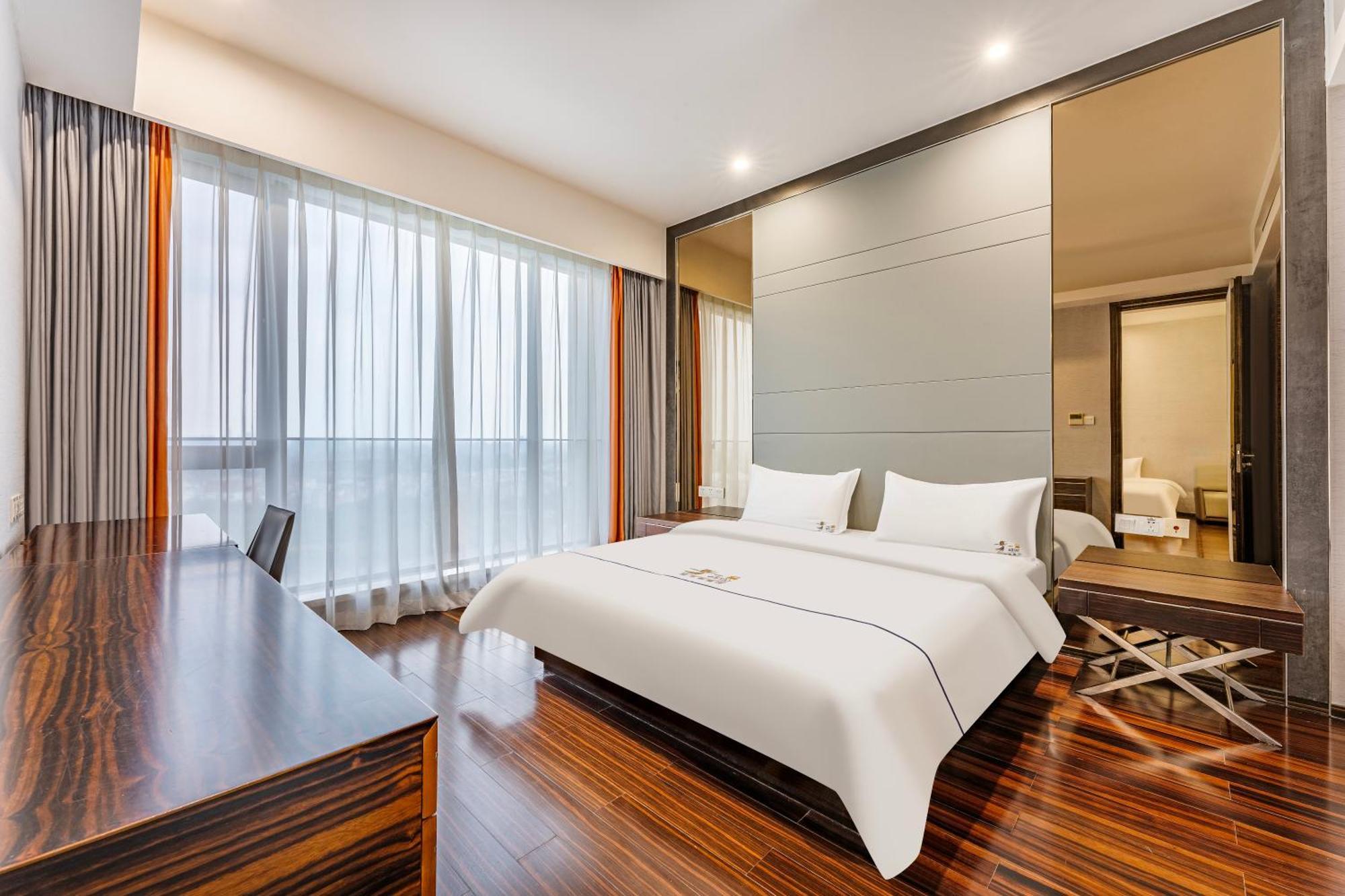 Estay Residence-Poly World Trade Center Гуанчжоу Экстерьер фото